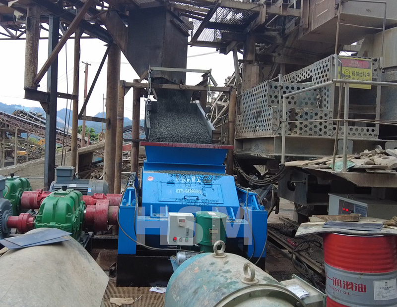 河卵石對輥制砂機多少錢一臺？